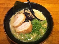 「博多らあめん」@豚真拉麺 一休 東店の写真