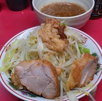 「ミニ　600えん+カツオ節　つけめん　100えん」@ラーメン二郎 大宮店の写真