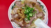 「特製肉入り醤油ラーメン　850円　（麺硬め、背脂多め）」@ラーメン魁力屋 南行徳店の写真