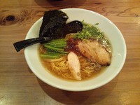 「香味鶏だし醤油らーめん」@三代目麺処 「まるは」極 船橋店の写真