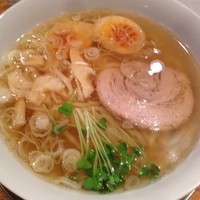 「醤油ラーメン　650円　半熟味玉　80円」@手打ちラーメン 谷家の写真