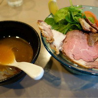 「豪快！ローストビーフの冷製つけ麺(13/07/29限定)＋玉子」@つけ麺 五ノ神製作所の写真