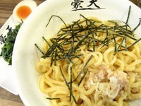 「冷やしまぜそば（レモン塩、中）＋味玉＋ほうれん草」@豪天の写真