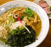 「丸地鶏黄金ラーメン＋ローズポークチャーシュー」@MENYA 食い味の道有楽の写真