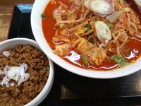 「【限定】夏野菜のドチンピララーメンと痺れるそぼろご飯セット」@味噌麺処 花道庵の写真