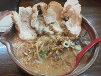 「信州味噌 味噌漬け炙りチャーシュー麺＋炙りチャーシュー：ＣＰ」@蔵出し味噌 麺屋竹田の写真