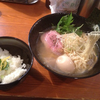 「白醤油ラーメン（鯛煮干し）」@麺屋 鯱の写真