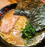 「ラーメン＋ライス・つぼ漬(650円＋100円)」@横浜らーめん 日々家の写真