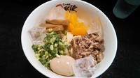 「【限定】冷やしヨーグルト油そば(鶏・大盛) ￥850＋味玉」@らーめん三獣使の写真