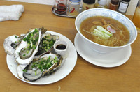 「かけ蕎麦 With活 牡蠣 1,500円」@MENYA 食い味の道有楽の写真