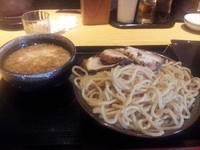 「魚介豚骨つけ麺(780円)＋半チャーシュー(150円)」@七匹の子ぶた さいたま新都心店の写真