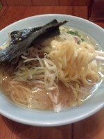 「ネギラーメン中盛900円」@横濱家系ラーメン上野商店の写真