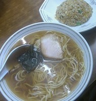 「ラーメン半チャーハン」@谷ラーメンの写真