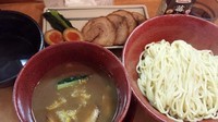 「最強チャーシューつけ麺　豚骨+鶏　中盛300ｇ　1,080円」@○寅 麺屋 山本流の写真