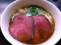 「贅沢焼牛らぁ麺 醤油」@牛骨らぁ麺 マタドール 本店の写真