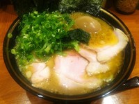 「チャーシューメン＋味玉＋万能ネギ」@末廣家の写真