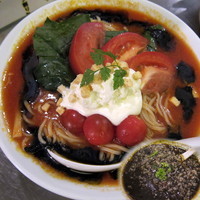 「トマトに隠れた冷たいラーメン（替玉かリゾット付） 980円」@麺や 庄の gotsuboの写真