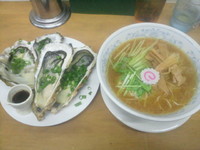 「かけ蕎麦 With　活牡蠣」@MENYA 食い味の道有楽の写真