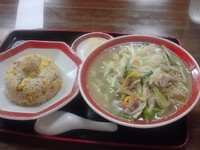 「タンメン600円　+　半チャーハン200円」@春来の写真
