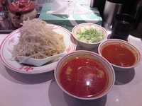 「冷し味噌らーめん，半冷し味噌スープ，野菜，ねぎ」@蒙古タンメン中本 品川店の写真