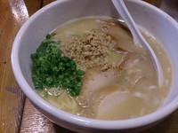 「白鶏らーめん」@鶏の穴の写真