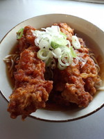 「唐揚げ（2ヶ）そば480円」@弥生軒 5号店の写真