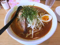 「炙りチャーシューカレーラーメン」@魔女のカレーの写真