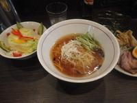「豊潤鶏だし特選醤油ラーメン ＋　nijiご飯」@麺処 ほん田 nijiの写真