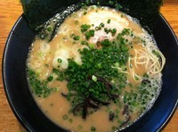 「豚骨らーめんまる」@茨城豚骨 とんこつ家 高菜の写真