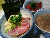 「つけそば￥800＋マグロ丼￥400＋特製麦酒etc」@中華そば 四つ葉の写真