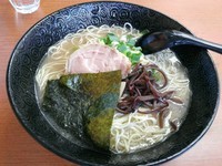 「とんこつラーメン（半額）¥300＋替玉¥100」@とんこつラーメン 竜の写真