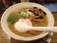 「烏賊干し鶏白湯醤油そば」@新橋 纏の写真