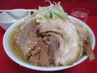 「小豚+生玉子（ヤサイニンニクアブラ）」@ラーメン二郎 西台駅前店の写真