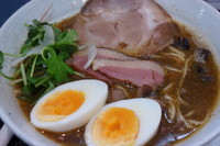 「にほんいち醤油そば （大盛り無料）」@麺巧 潮の写真