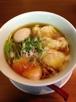 「ワンタン麺 + 味玉」@麺や維新の写真