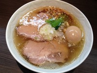 「塩らぁ麺チャーシュー＋名古屋コーチン味付け玉子（計￥1150」@支那そばや 本店の写真