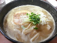 「【夜の部】魚介とんこつラーメン（細麺）￥750」@ラーメン ひかりの写真