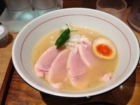 「冷やし鮎白湯らーめん」@麺と心 7の写真
