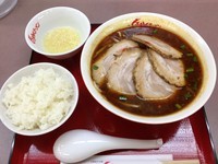 「たいわんラーメンチャーシュートッピング別皿にんにく半ライス」@くるまやラーメン 茨城協和店の写真