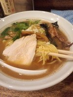 「烏賊煮干鶏白湯醤油そば780円」@新橋 纏の写真