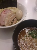 「濃厚豚骨魚介特製つけ麺、醤油」@麺処 ほん田 東京駅一番街店の写真