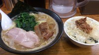 「太麺大盛（大盛ランチ無料）+ラフティ+百麺ご飯+細麺替玉」@百麺 中山道店の写真