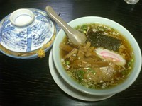 「ラーメン￥430＋かつ丼（半）￥530＝￥960」@やよい食堂の写真