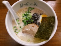 「とんこつ白ラーメン（バリカタ）＋替玉（バリカタ）」@神田一矢の写真