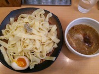 「平打ち麺 つけ麺（魚介豚骨、大盛）」@とろ肉つけ麺 魚とんの写真