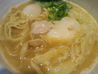 「鶏SOBA醤油（７００円）＋味玉（１００円）」@らーめん 銀杏 亀有店の写真