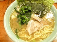 「ラーメン（中盛）」@横浜家系ラーメン やややの写真