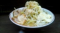 「小ラーメン + 粉チーズ」@ラーメン二郎 横浜関内店の写真