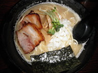 「鶏煮干しらーめん　「750円」」@自家製麺ほうきぼし 神田店の写真