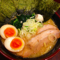 「豚骨醤油らーめん」@横濱家系らーめん 喜濱家 山王町店の写真